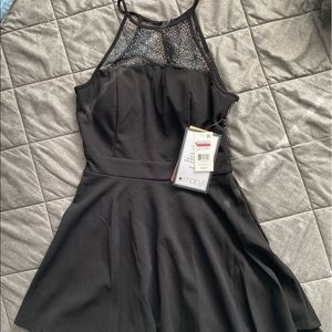 Black Flare Dress (M) Emerald Sundae